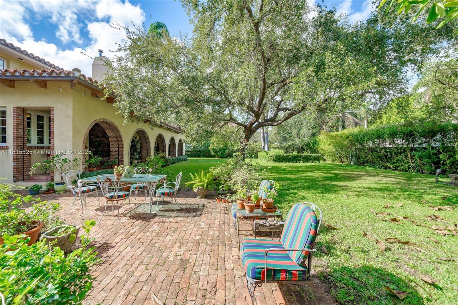 5905 North Bay Road Miami Beach, FL 33140 - Photo 8 of 13