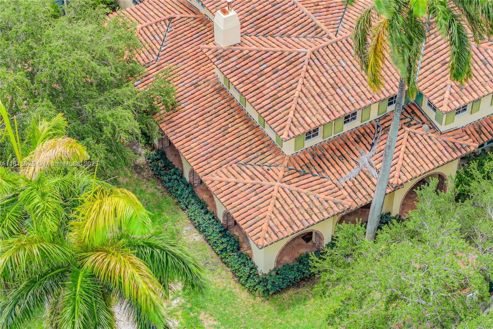 5905 North Bay Road Miami Beach, FL 33140 - Photo 9 of 13