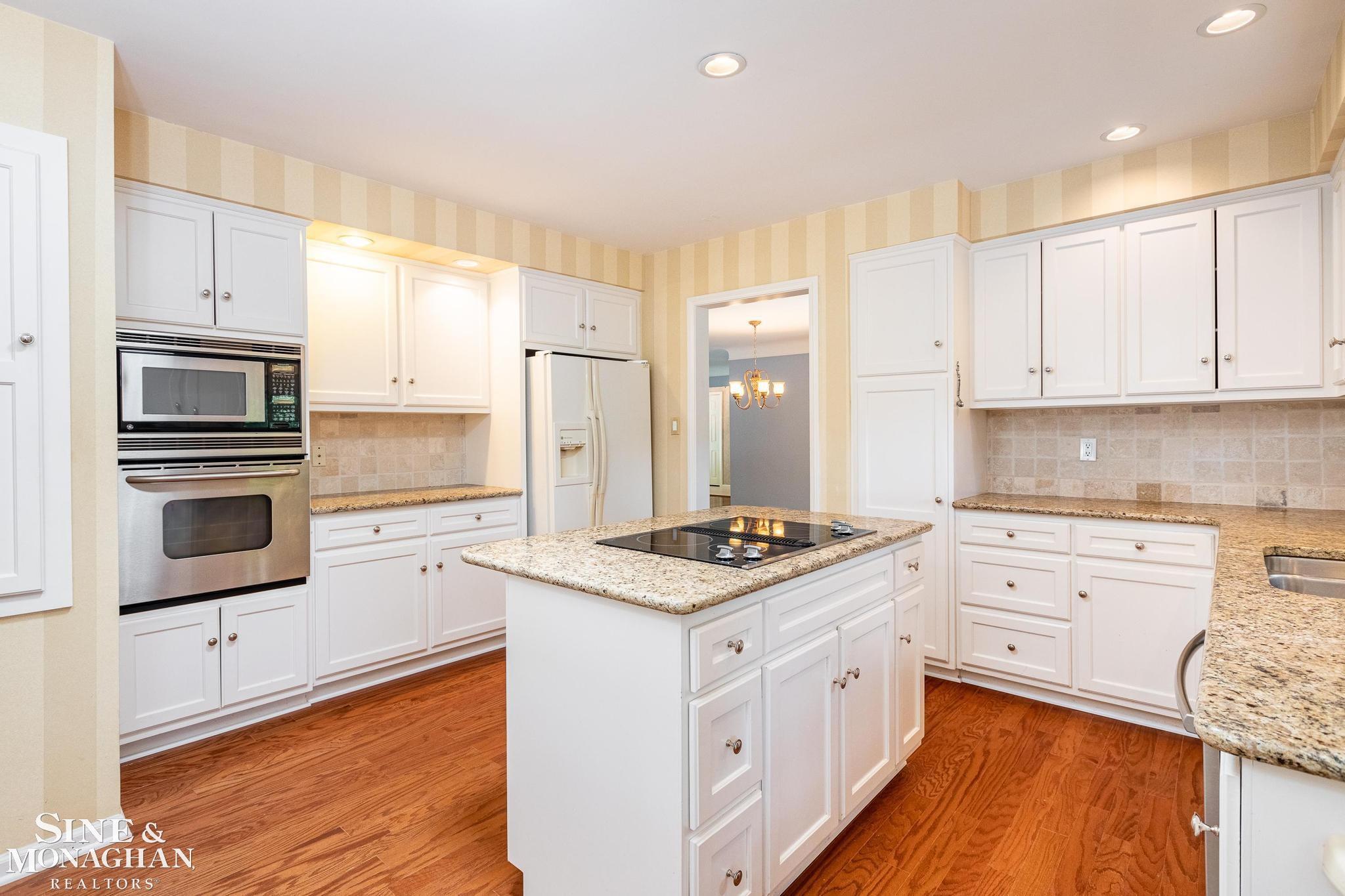 945 North Renaud Road Grosse Pointe, MI 48236 - Photo 5 of 28 50090194-4.JPG