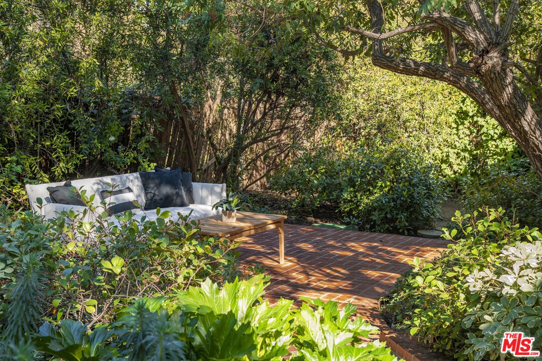 21528 Entrada Road Topanga, CA 90290 - Photo 44 of 49 Gallery Image 44