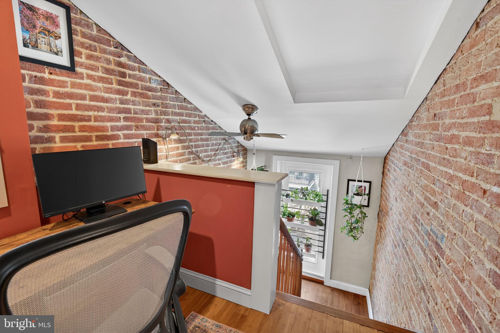 18 South Washington Street Baltimore, MD 21231 - Photo 19 of 57 a room with furniture and wooden floor