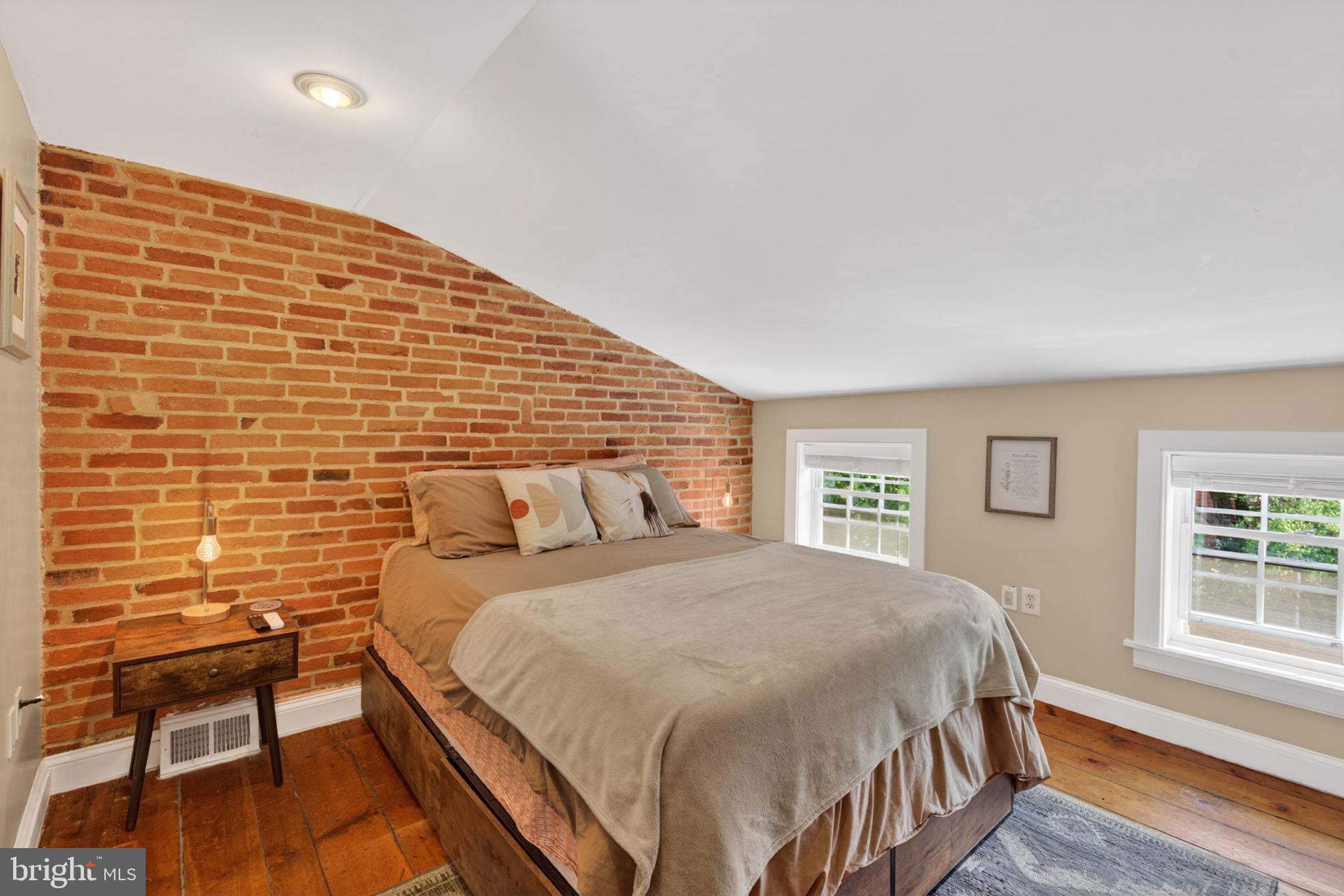 18 South Washington Street Baltimore, MD 21231 - Photo 31 of 57 a bedroom with a bed and a window