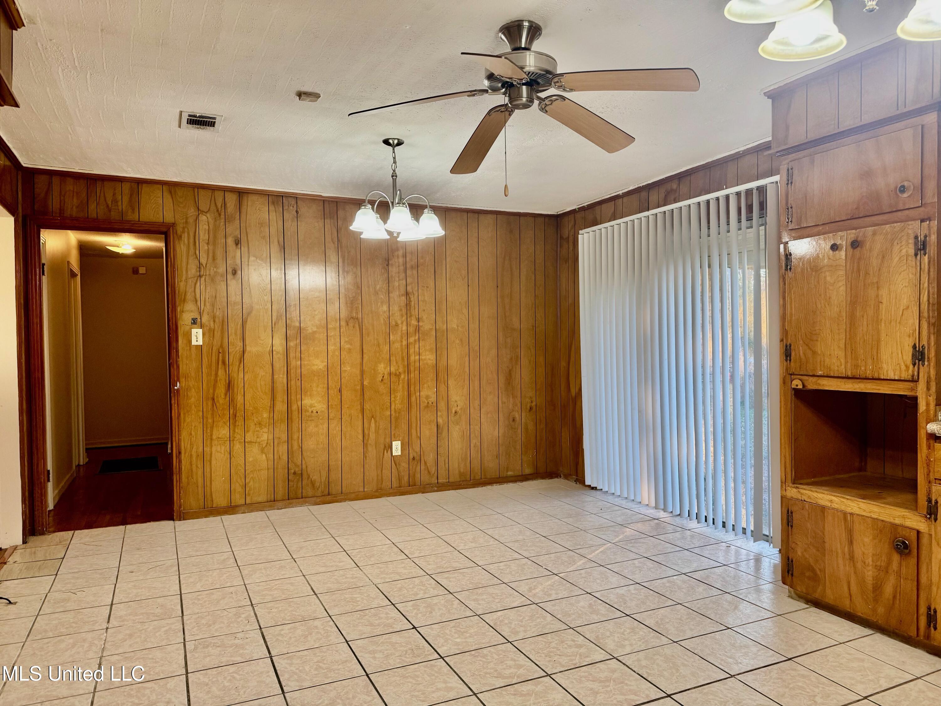 3245 Albermarle Road Jackson, MS 39213 - Photo 5 of 12 IMG_8573