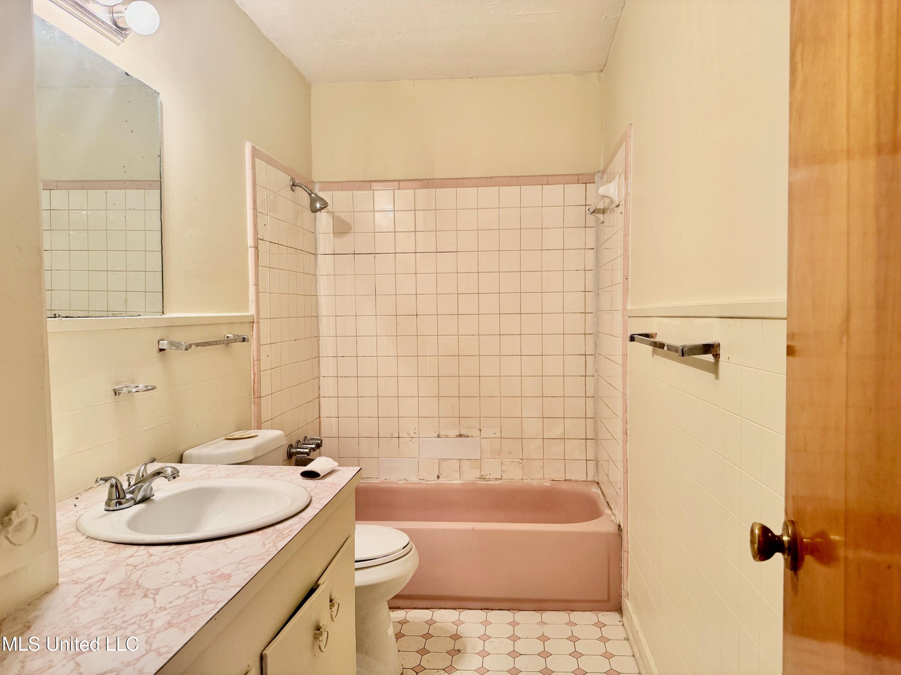 3245 Albermarle Road Jackson, MS 39213 - Photo 6 of 12 IMG_8575