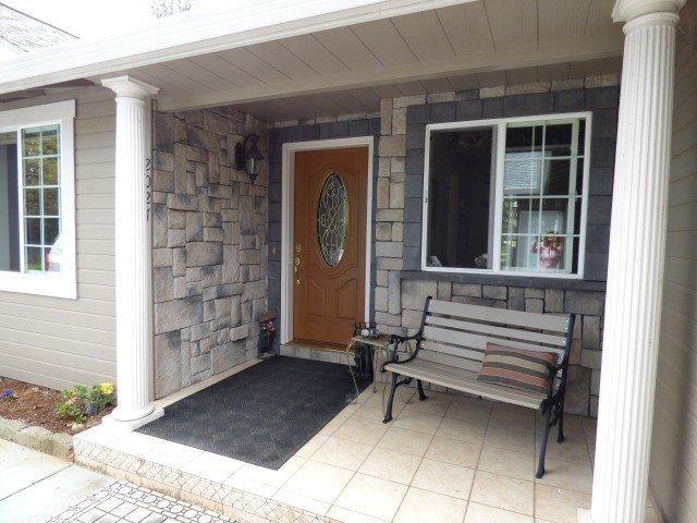 2027 Pine Grove Road Rogue River, OR 97537 - Photo 3 of 33 Front porch