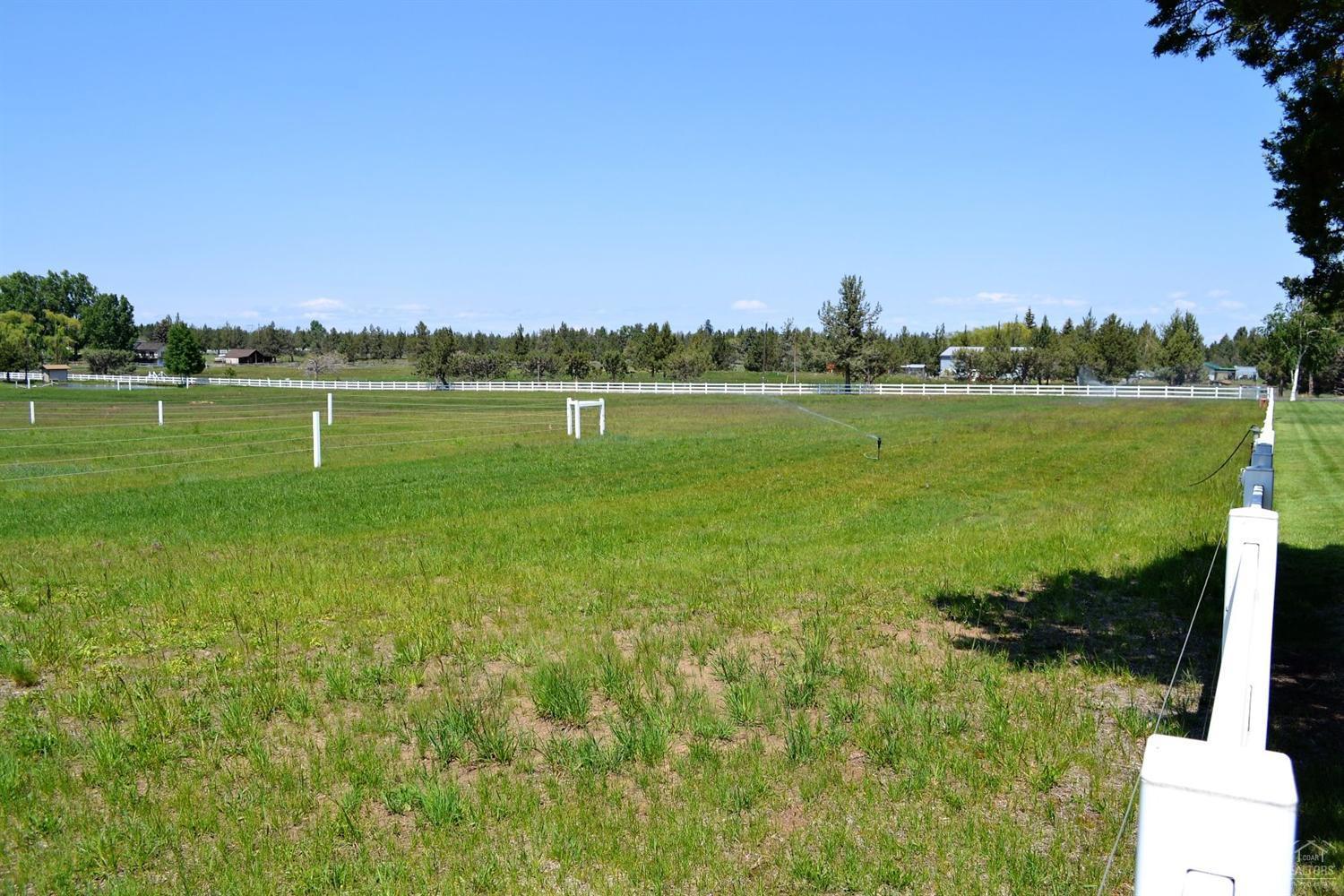 22075 Erickson Road Bend, OR 97701 - Photo 14 of 18 Gallery Image 14