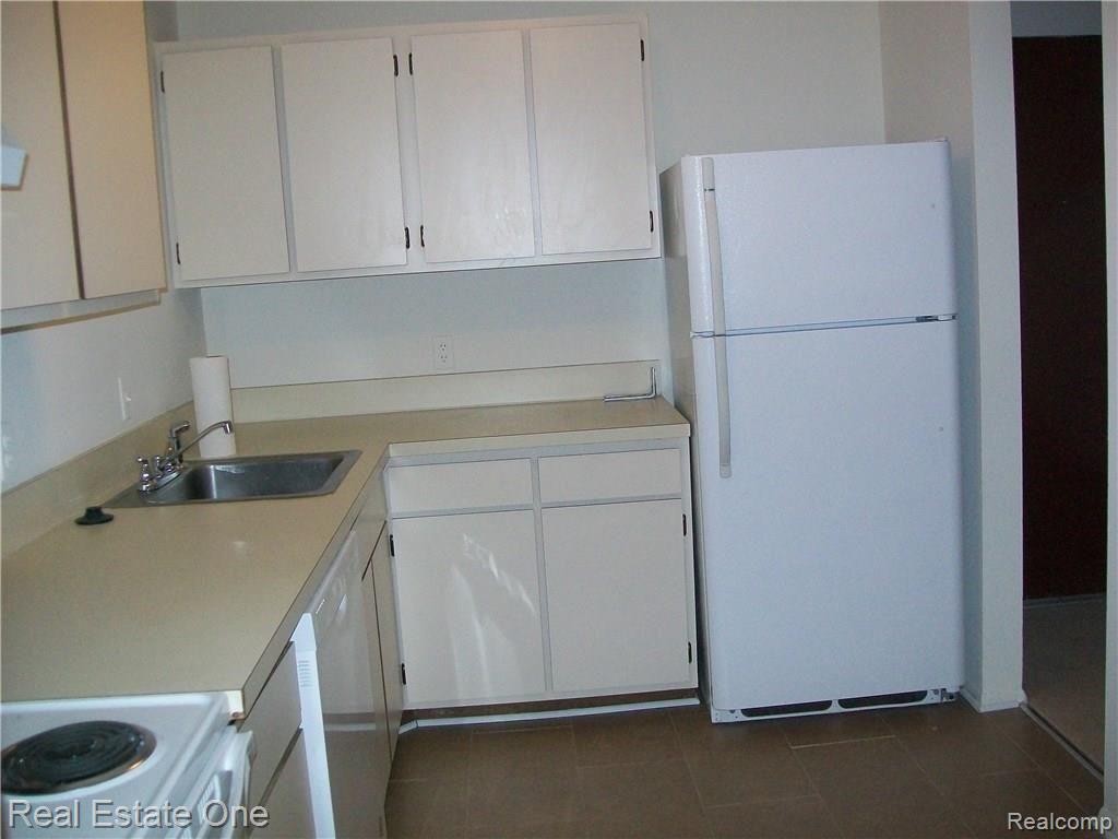 32005 West 12 Mile Road, Unit 73 Farmington Hills, MI 48334 - Photo 4 of 14