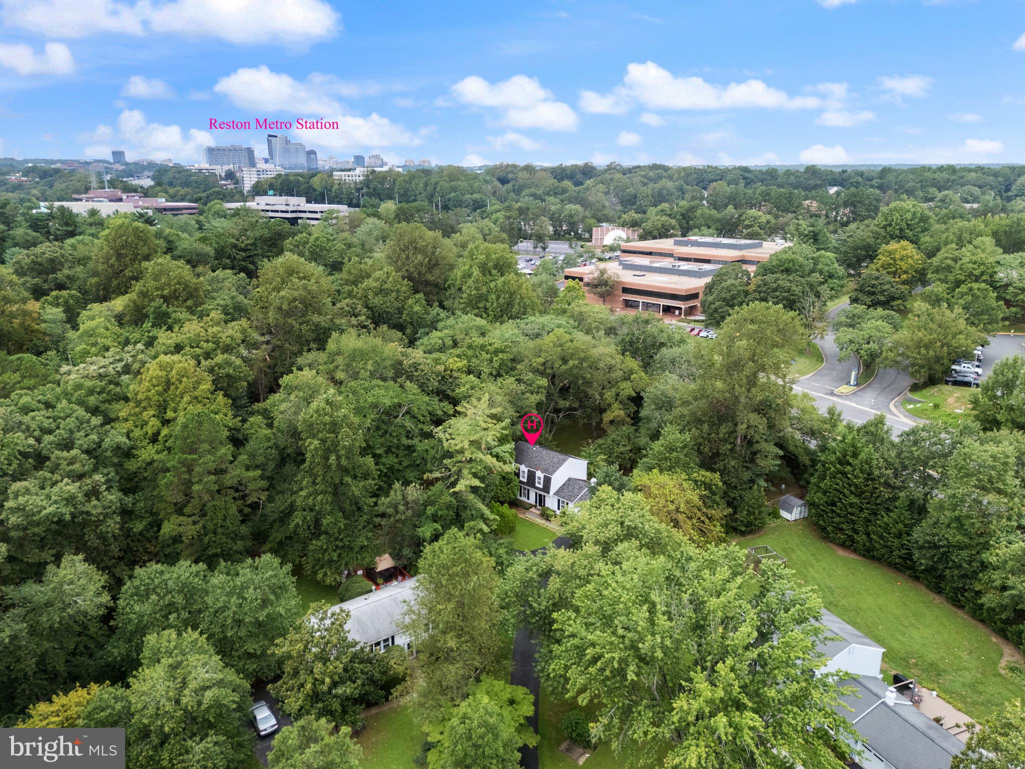 1802 Cranberry Lane Reston, VA 20191 - Photo 3 of 75 a view of a city