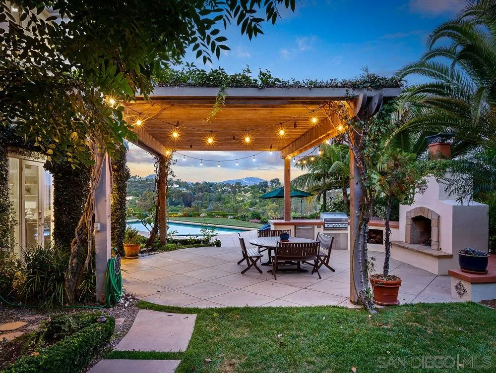 945 Dove Run Road Encinitas, CA 92024 - Photo 2 of 17 Gallery Image 2