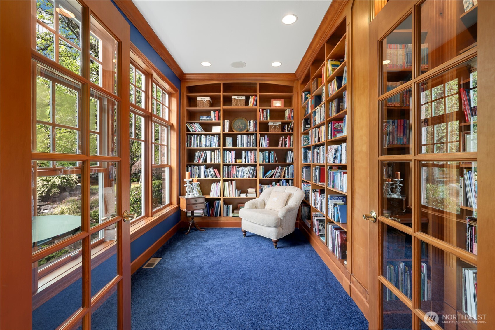 7007 Muirkirk Lane Southwest Port Orchard, WA 98367 - Photo 14 of 40 a living room with furniture and book shelf
