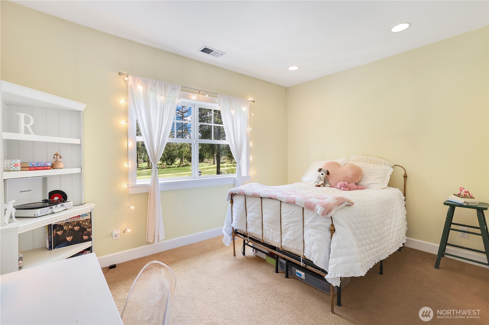 7007 Muirkirk Lane Southwest Port Orchard, WA 98367 - Photo 20 of 40 a bedroom with a bed and a window