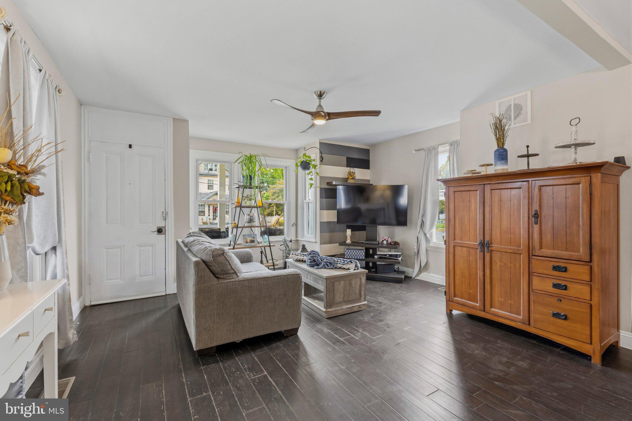 25 Maple Street Clayton, NJ 08312 - Photo 11 of 36 Bright and inviting living space.