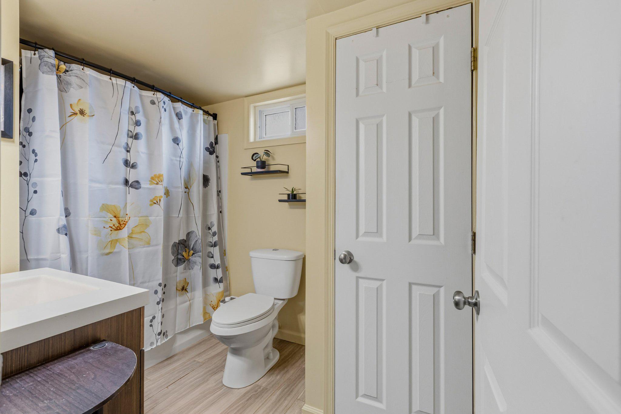25 Maple Street Clayton, NJ 08312 - Photo 31 of 36 Upper level full bath.