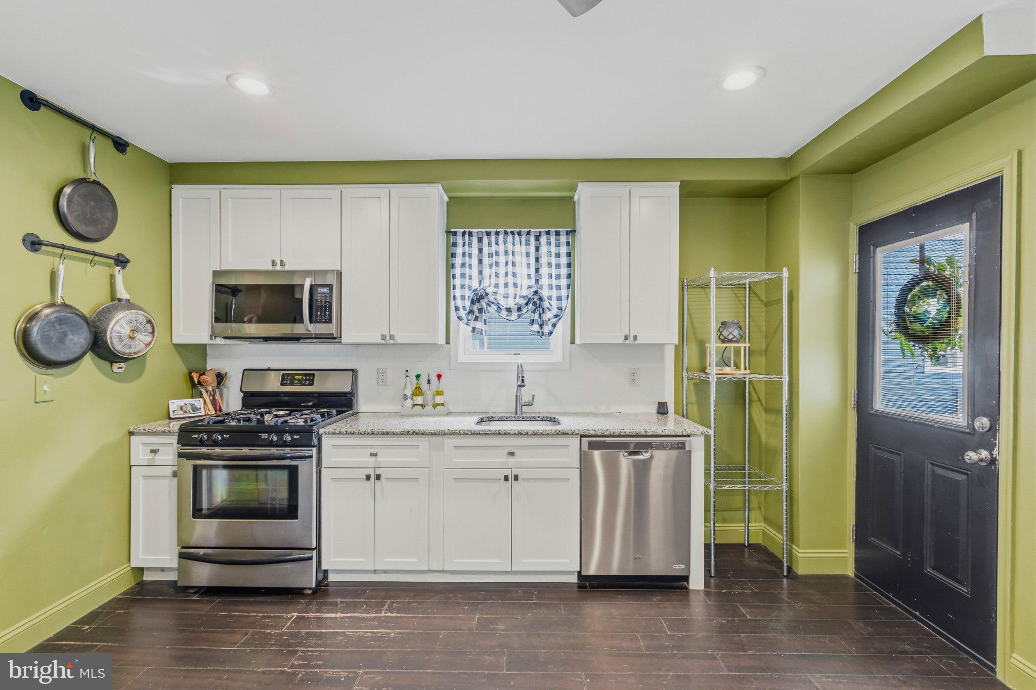 25 Maple Street Clayton, NJ 08312 - Photo 8 of 36 Charming kitchen with vibrant accents.