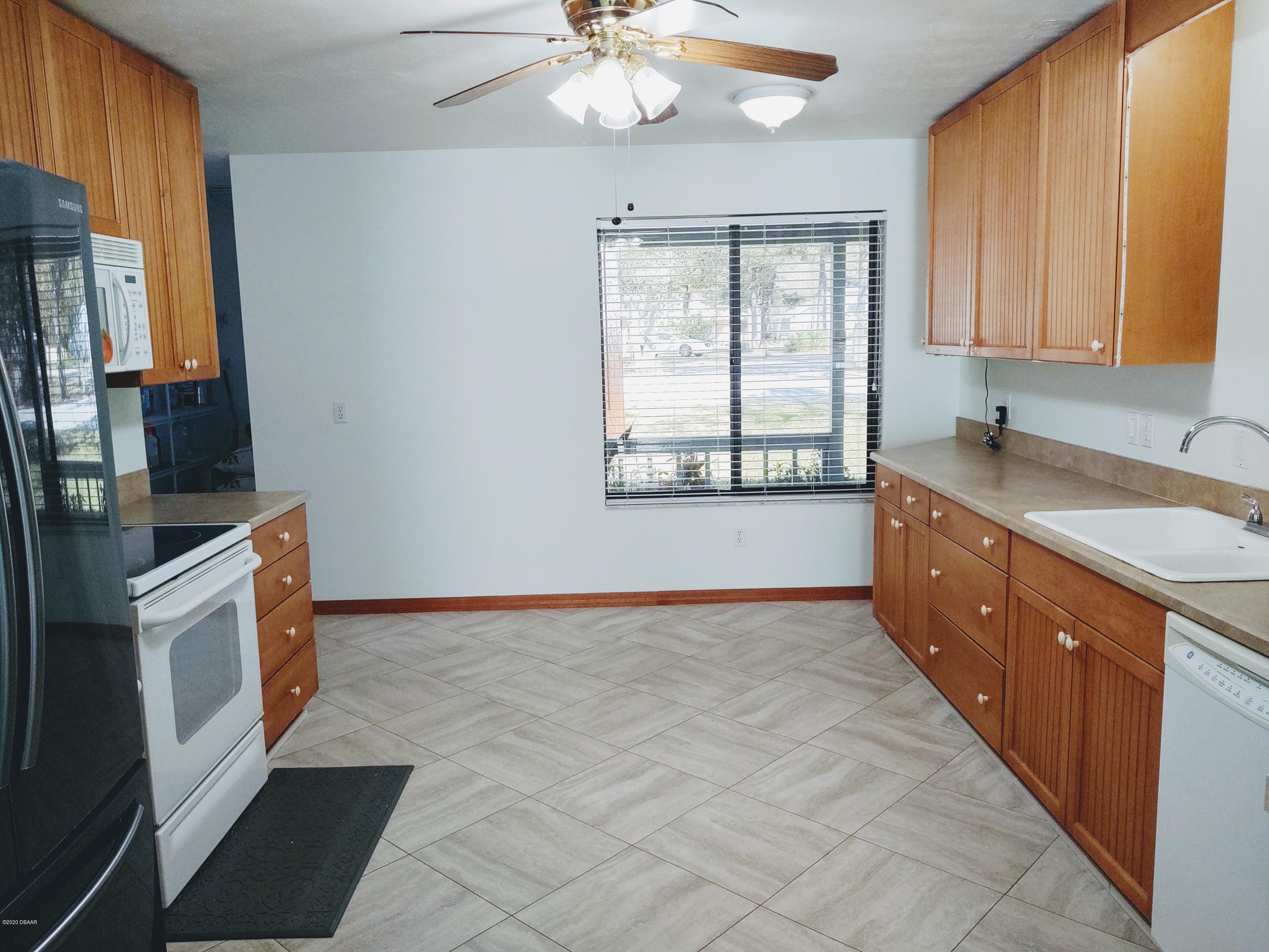 102 Rustic Pond Road Port Orange, FL 32128 - Photo 11 of 32 Kitchen