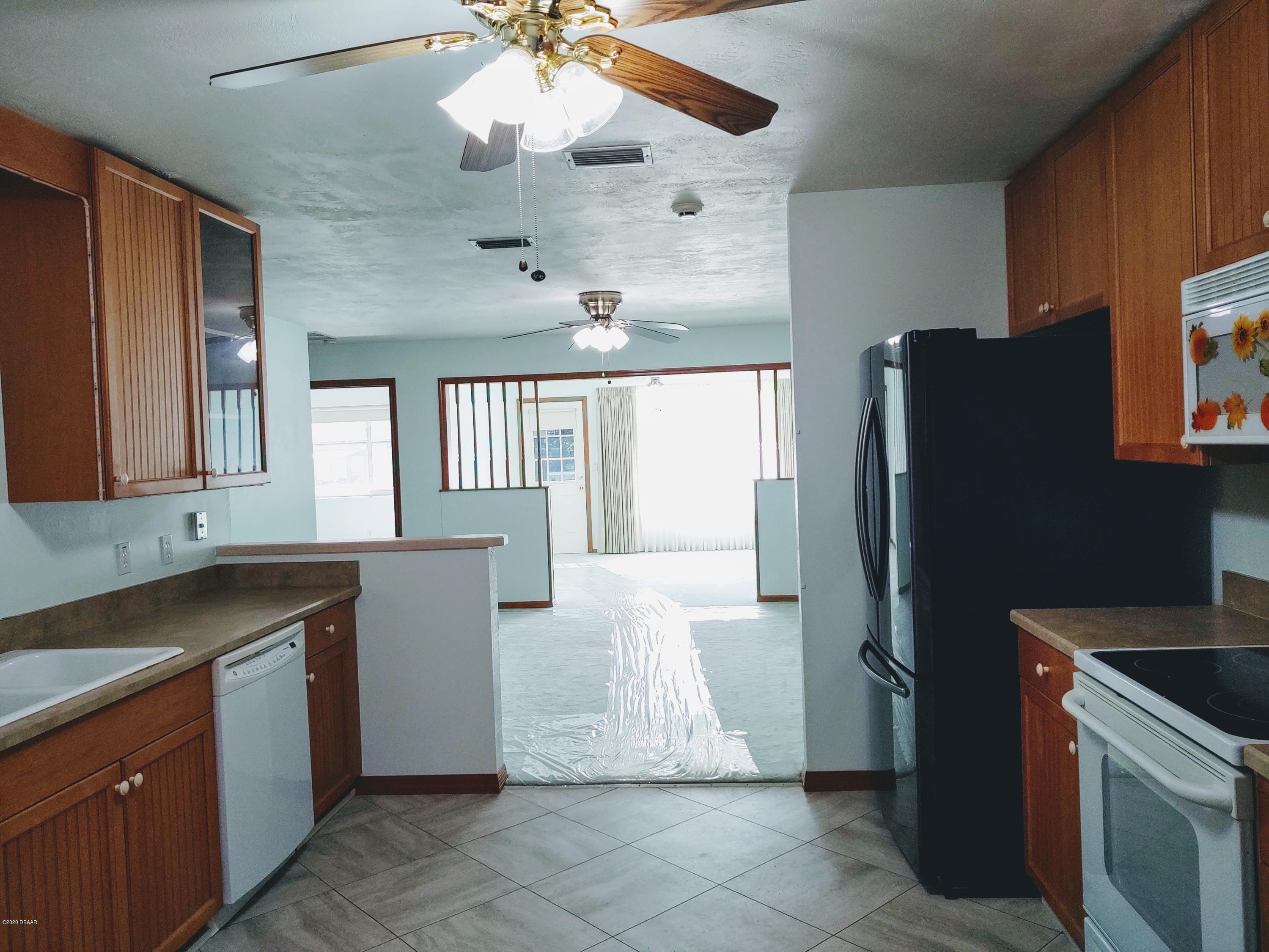 102 Rustic Pond Road Port Orange, FL 32128 - Photo 10 of 32 Kitchen