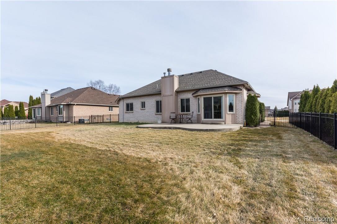 21413 Rome Drive Macomb, MI 48044 - Photo 20 of 31 21413 Rome-24.jpg