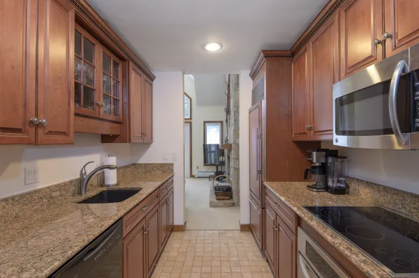 $899,000 | 1 C Townhouse Square, Unit 7, West Dover, VT 05356