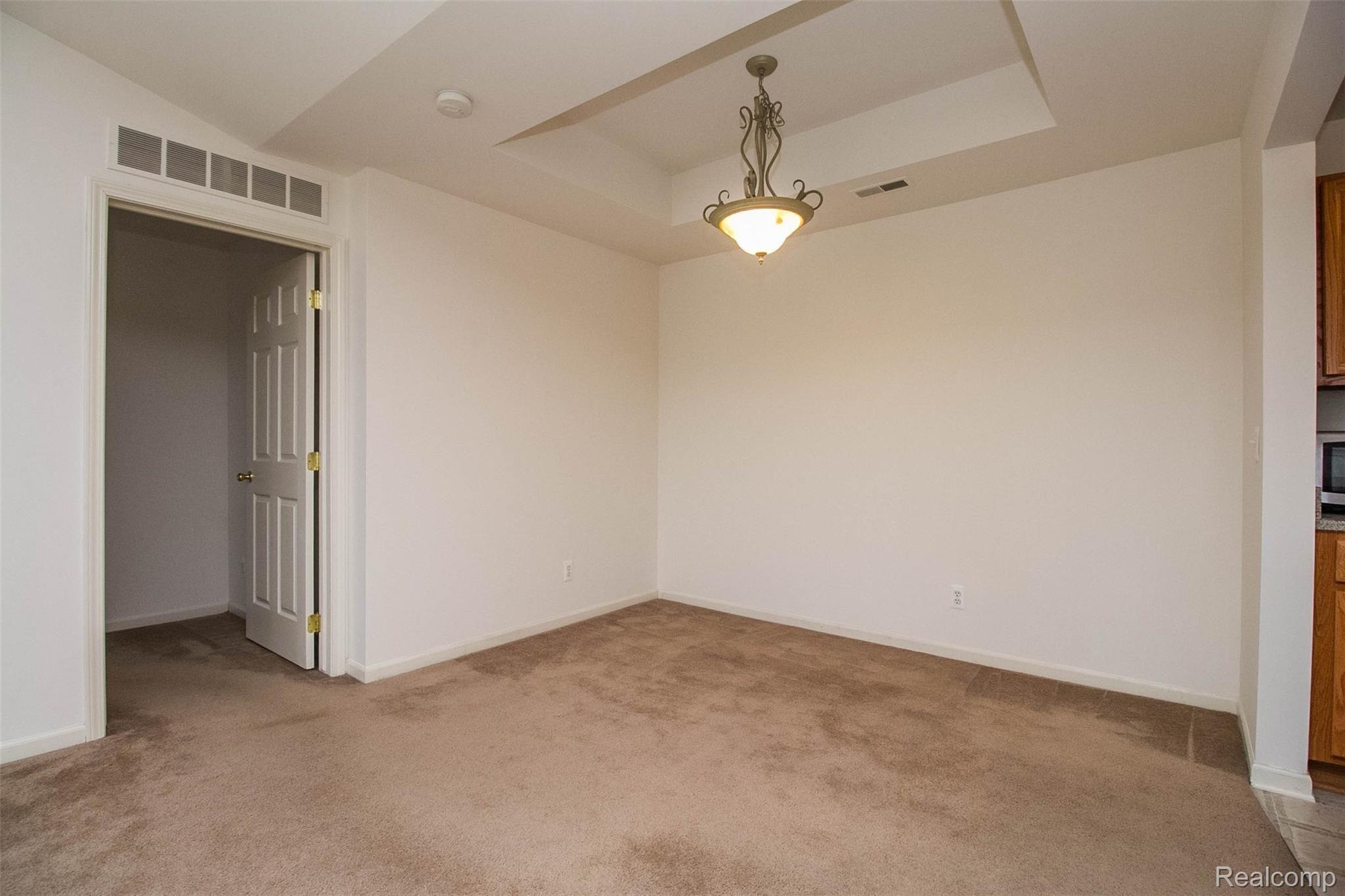 11778 Farmington Road, Unit 48 Livonia, MI 48150 - Photo 7 of 25 7.jpg