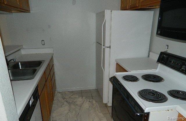 1133 Curzon Street, Unit 104 Howell, MI 48843 - Photo 5 of 7 DSCN9155A.JPG