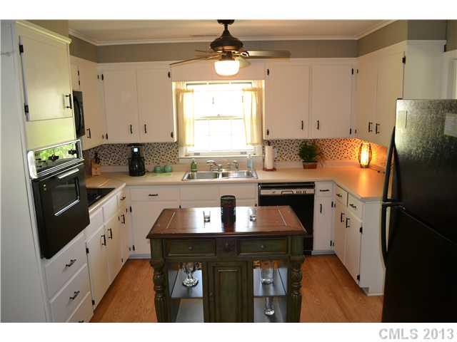 3921 Farmview Road Charlotte, NC 28205 - Photo 3 of 12 a kitchen with a sink stove and refrigerator