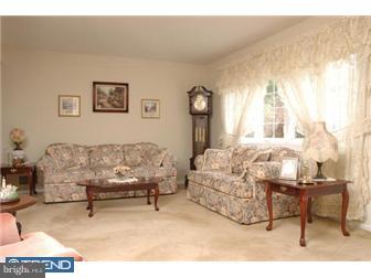 36 Hilton Road Mount Holly, NJ 08060 - Photo 3 of 12