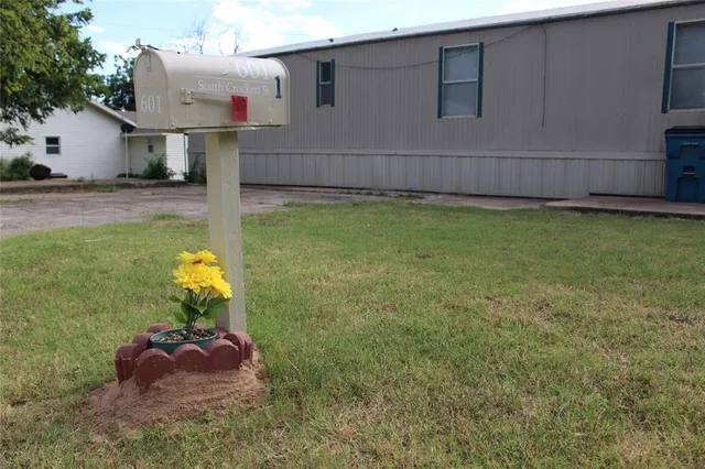 $65,000 | 601 South Crockett Street, Henrietta, TX 76365