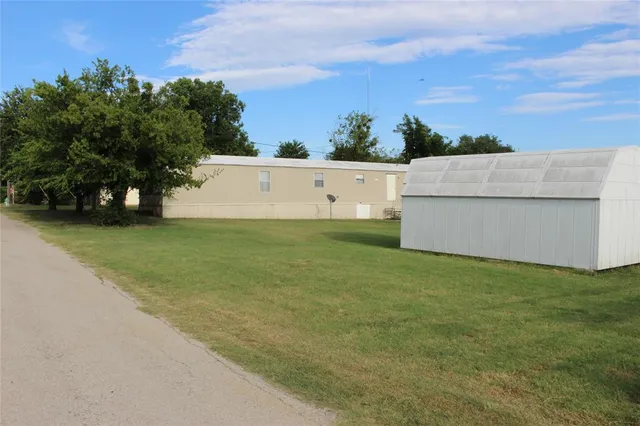 $65,000 | 601 South Crockett Street, Henrietta, TX 76365