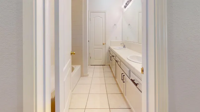 $518,000 | 2944 East Christopher Drive, Fresno, CA 93720