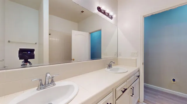 $518,000 | 2944 East Christopher Drive, Fresno, CA 93720