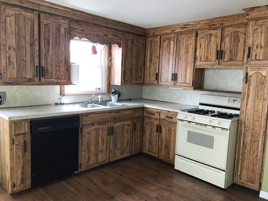 125 Larkspur Street Springfield, MA 01108 - Photo 4 of 16 Gallery Image 4