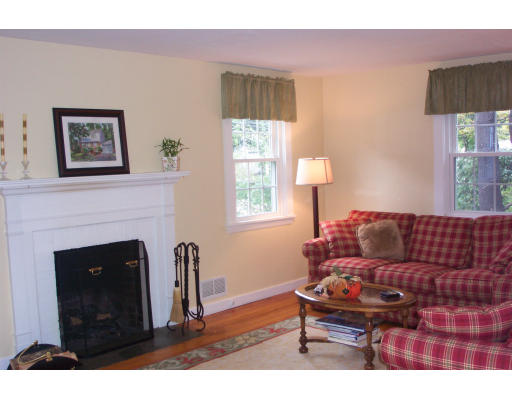 2 Sherwood Road Natick, MA 01760 - Photo 4 of 8 Gallery Image 4