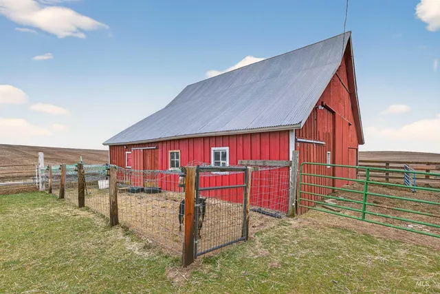 $749,000 | 33785 S Road, Kendrick, ID 83537