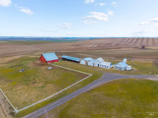 $749,000 | 33785 S Road, Kendrick, ID 83537