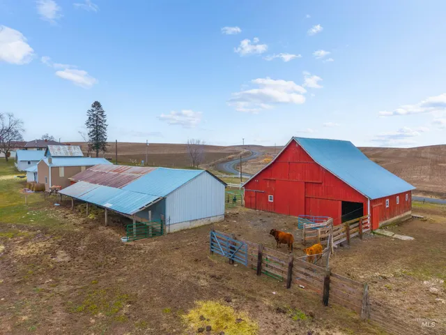 $749,000 | 33785 S Road, Kendrick, ID 83537