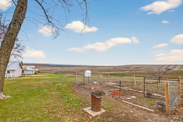 $749,000 | 33785 S Road, Kendrick, ID 83537