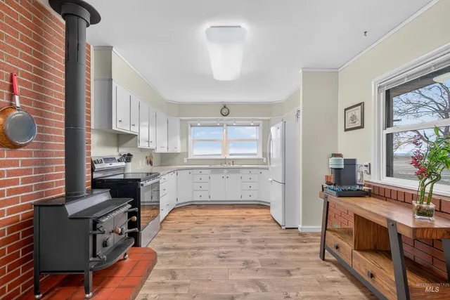 $749,000 | 33785 S Road, Kendrick, ID 83537