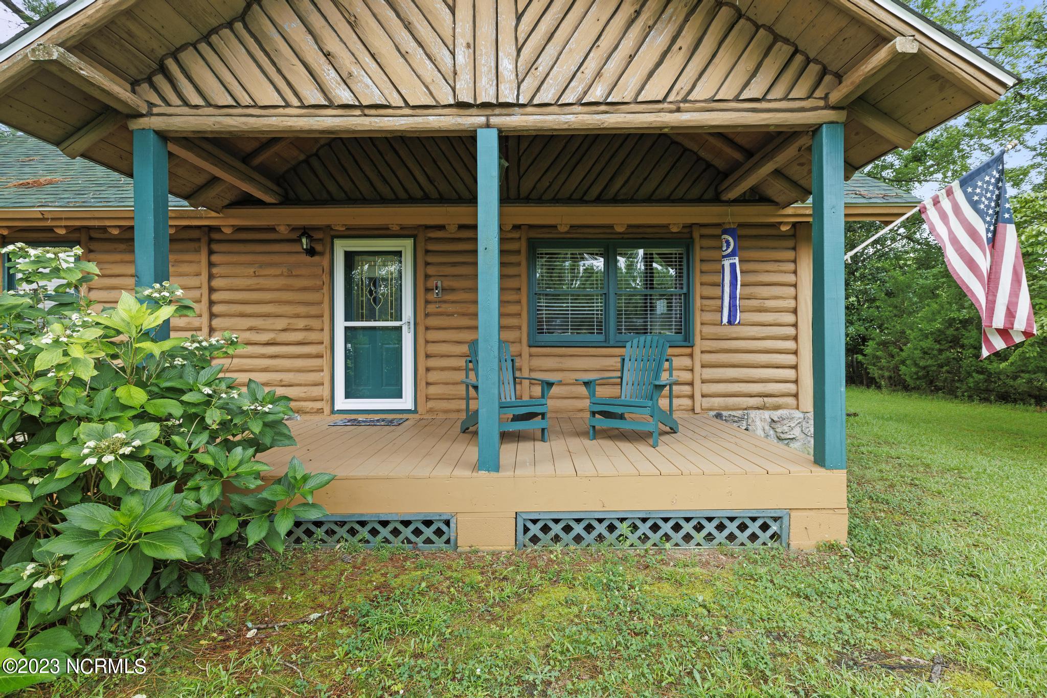 3724 Freedom Way Hubert, NC 28539 - Photo 4 of 23 3724 freedom way front porch close