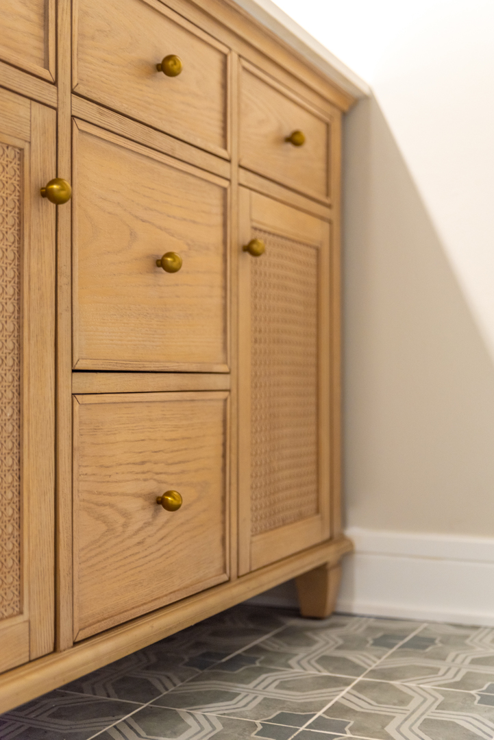 730 Circle Drive Roselle, IL 60172 - Photo 20 of 35 an empty room with wooden door