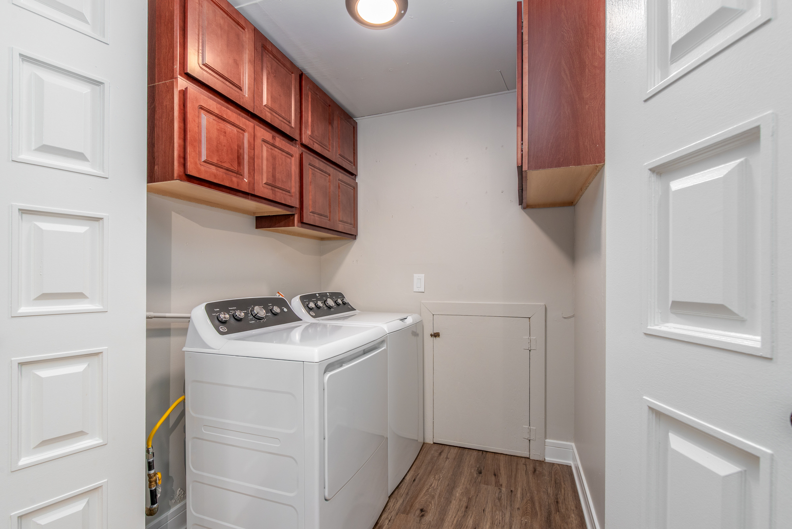 730 Circle Drive Roselle, IL 60172 - Photo 27 of 35 a utility room with dryer and washer