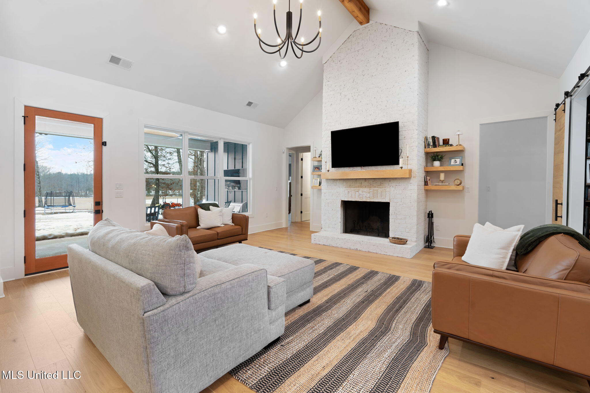 14871 Fairview Road Byhalia, MS 38611 - Photo 4 of 37 3-web-or-mls-14871 Fairview Rd. E-03