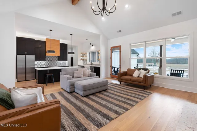 $560,000 | 14871 Fairview Road, Byhalia, MS 38611