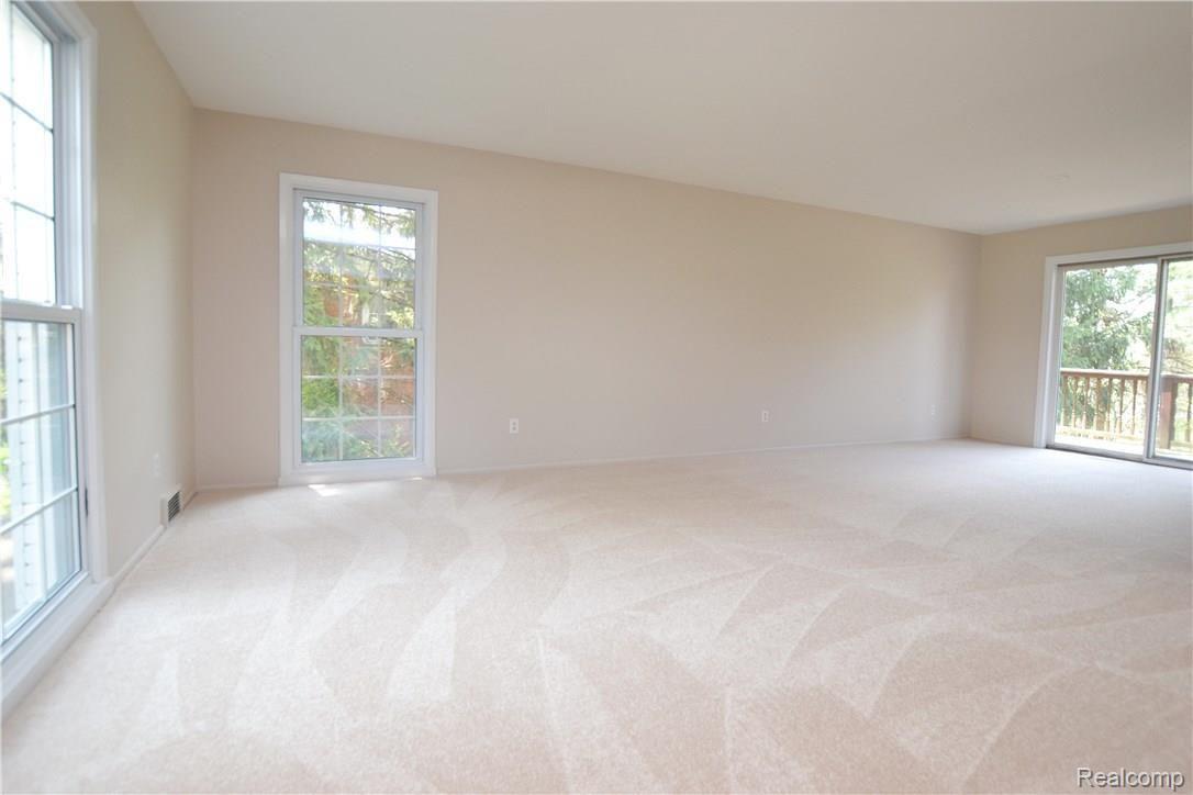 4234 Covered Bridge Road Bloomfield Hills, MI 48302 - Photo 7 of 28 Fresh paint througout and new Carpet