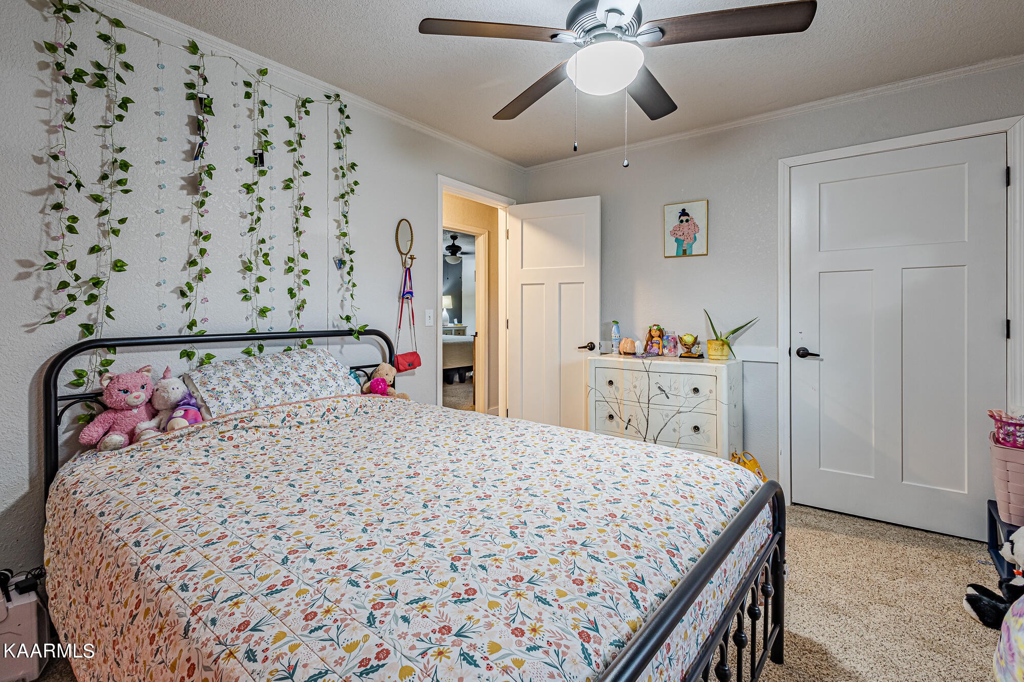 112 County Road 142 Riceville, TN 37370 - Photo 20 of 28 a bedroom with a bed and a dresser