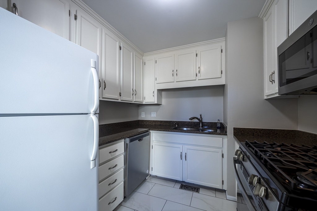 357 Boylston Street, Unit 3 Lowell, MA 01852 - Photo 8 of 35