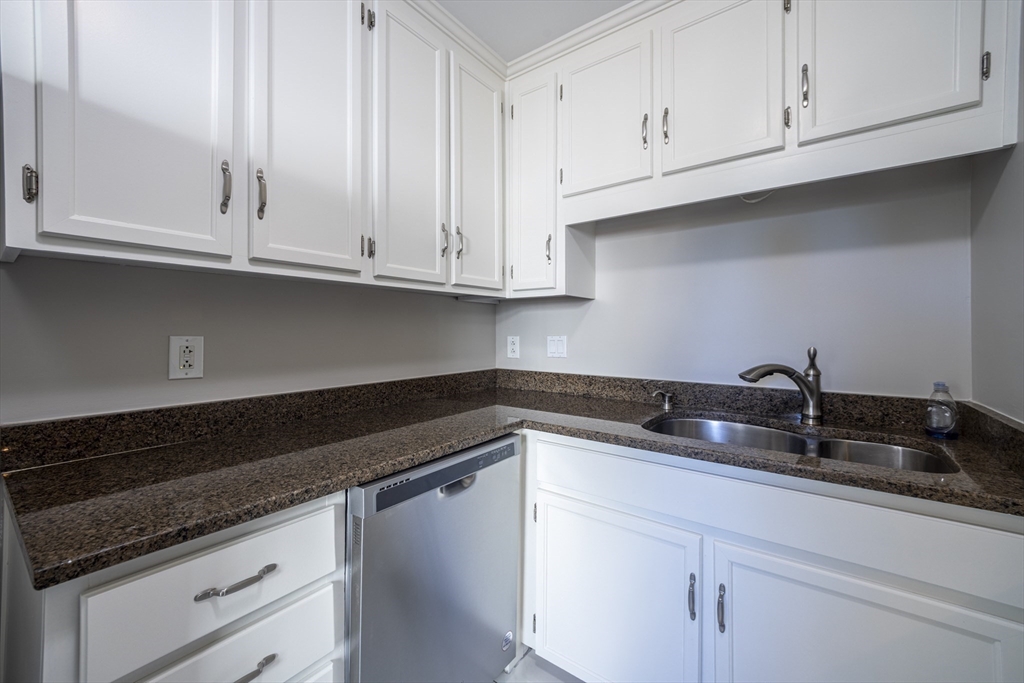 357 Boylston Street, Unit 3 Lowell, MA 01852 - Photo 10 of 35