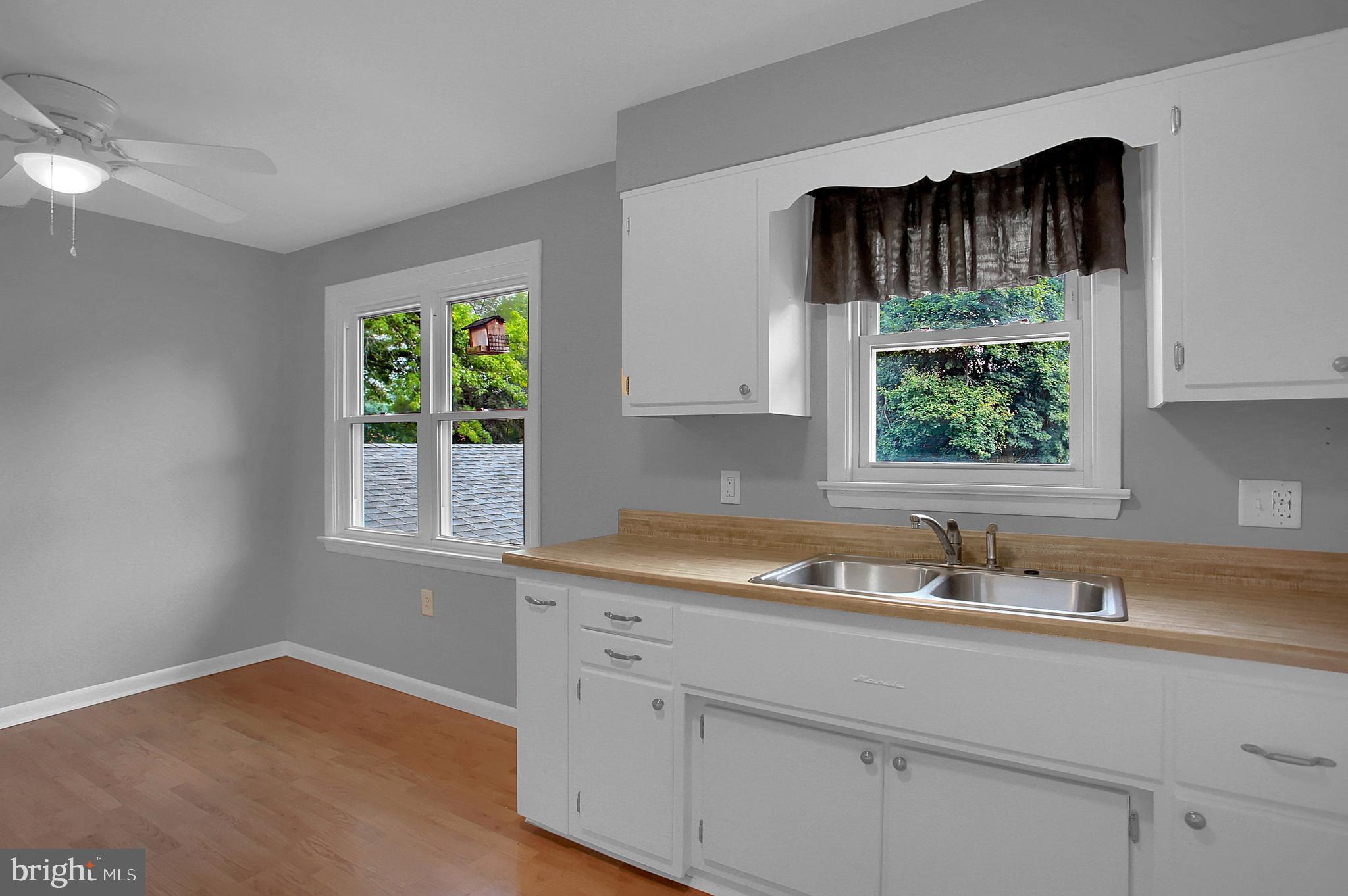 512 Ellencroft Road Lewisberry, PA 17339 - Photo 11 of 26 Eat-In Kitchen