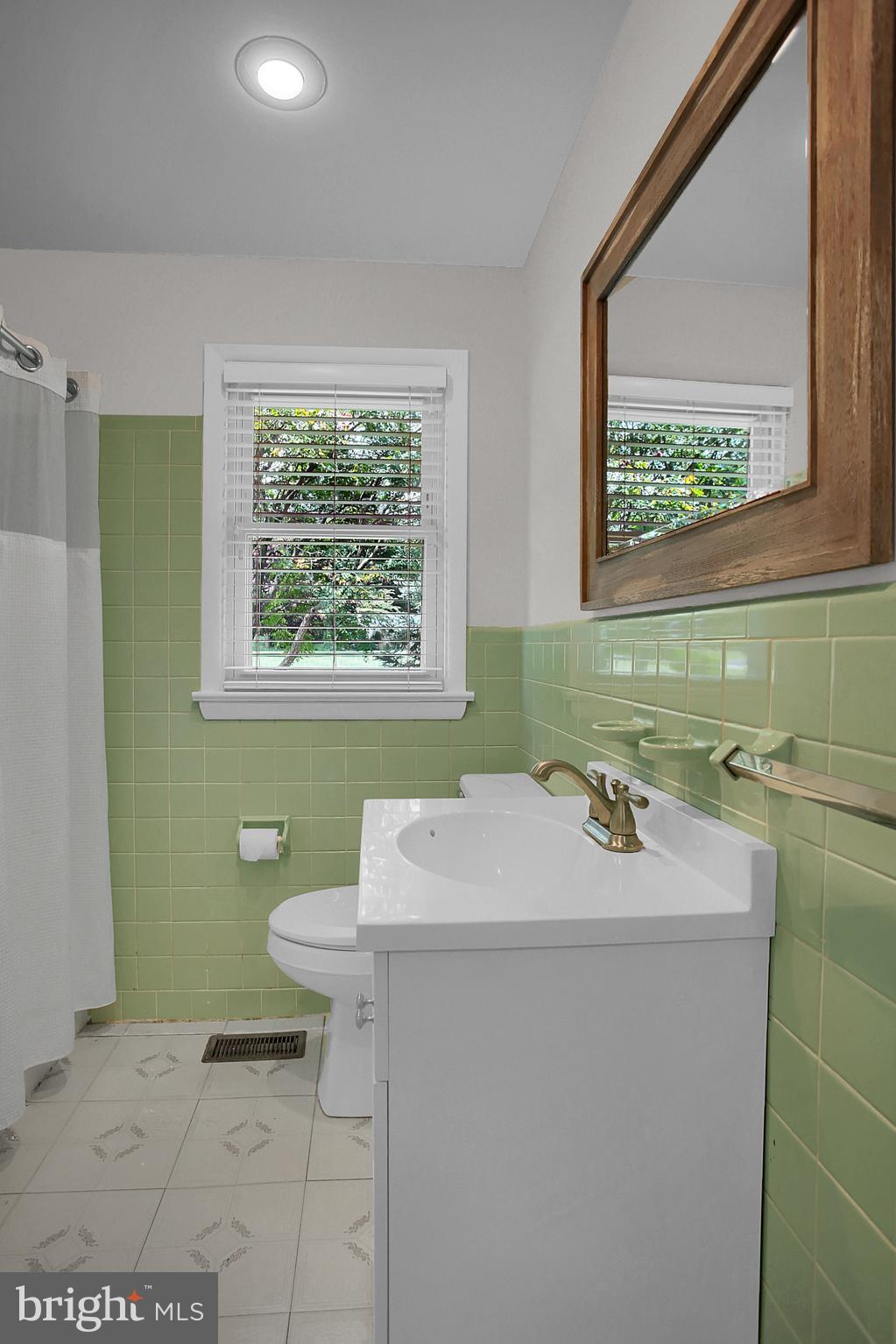 512 Ellencroft Road Lewisberry, PA 17339 - Photo 18 of 26 Full Bath