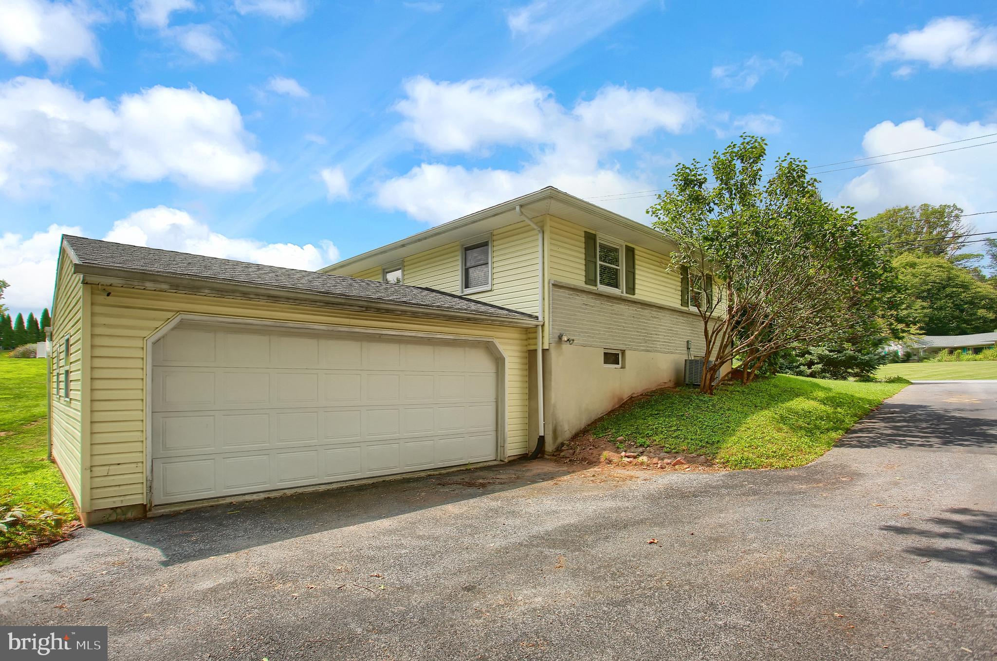 512 Ellencroft Road Lewisberry, PA 17339 - Photo 23 of 26 2 Car Garage