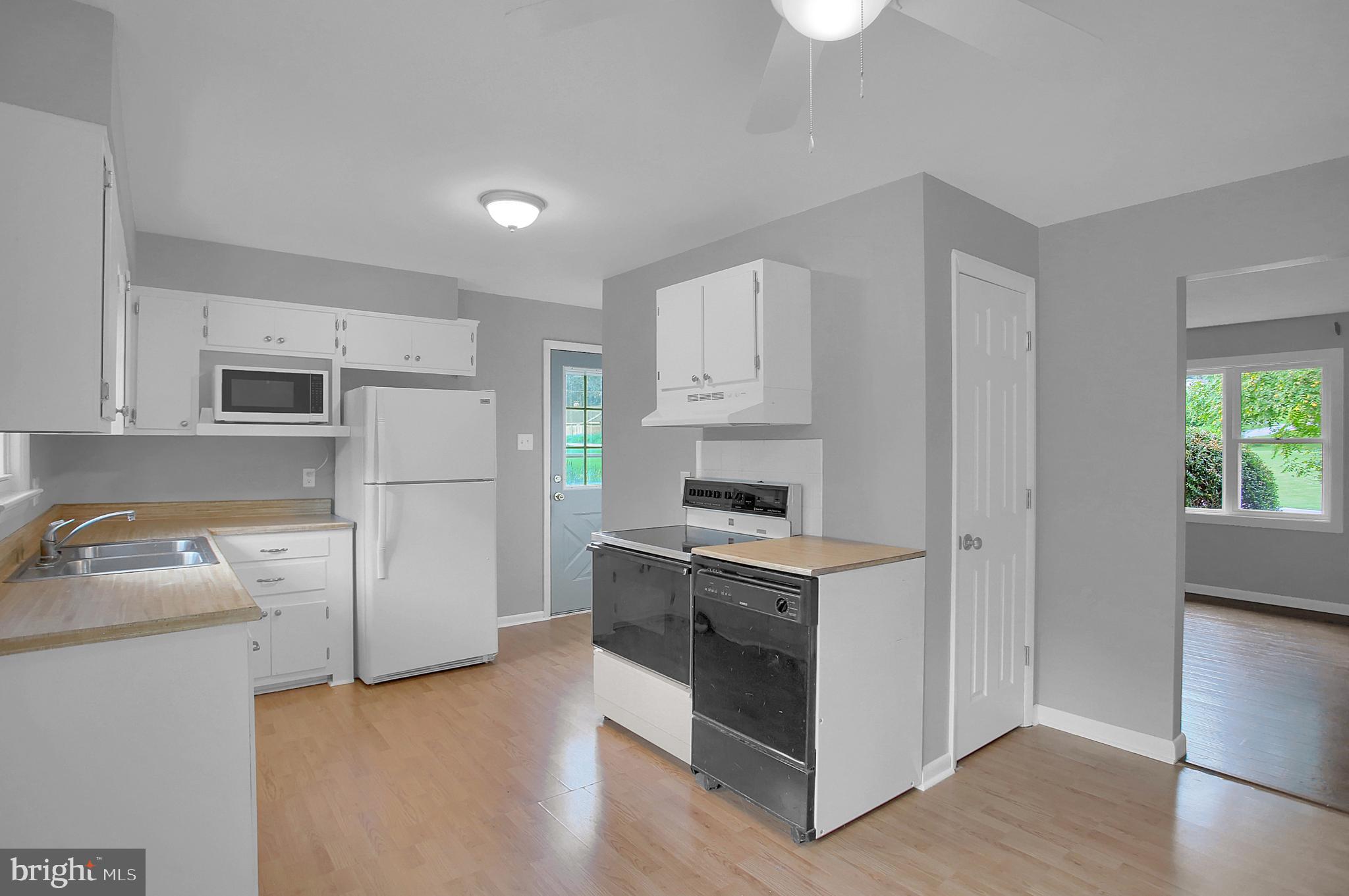 512 Ellencroft Road Lewisberry, PA 17339 - Photo 9 of 26 Eat-In Kitchen